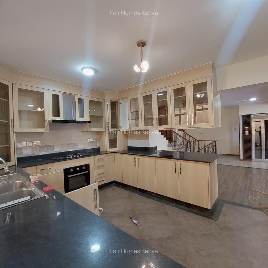 5 Bed Townhouse with En Suite at Convent Drive - 5