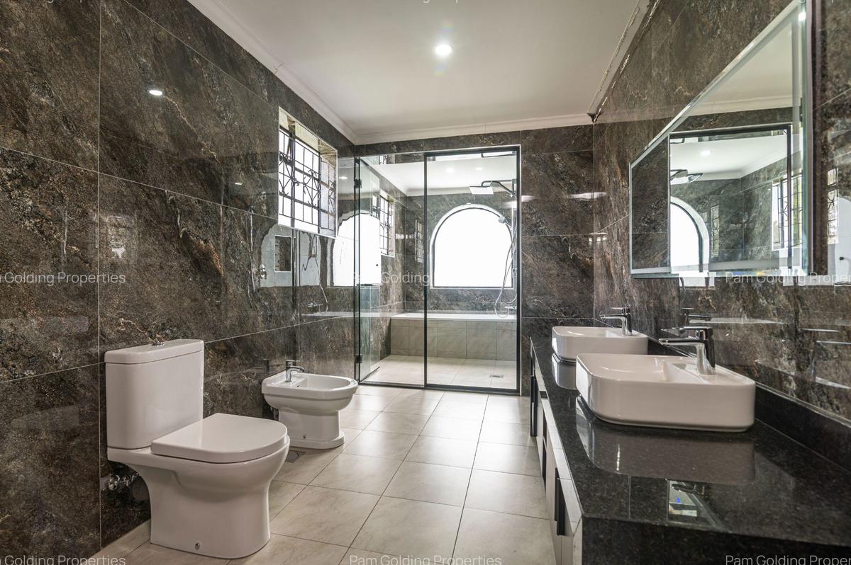 5 Bed House at Ridgeways - 13