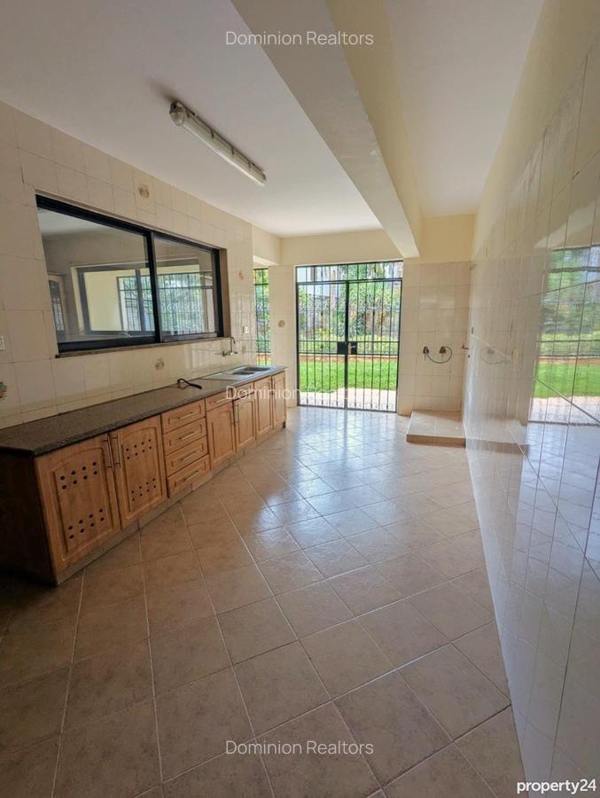 4 Bed Townhouse with En Suite at Grevilia Grove - 5