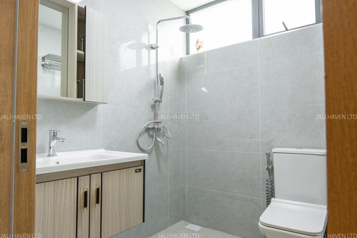 3 Bed Apartment with En Suite in Lavington - 12