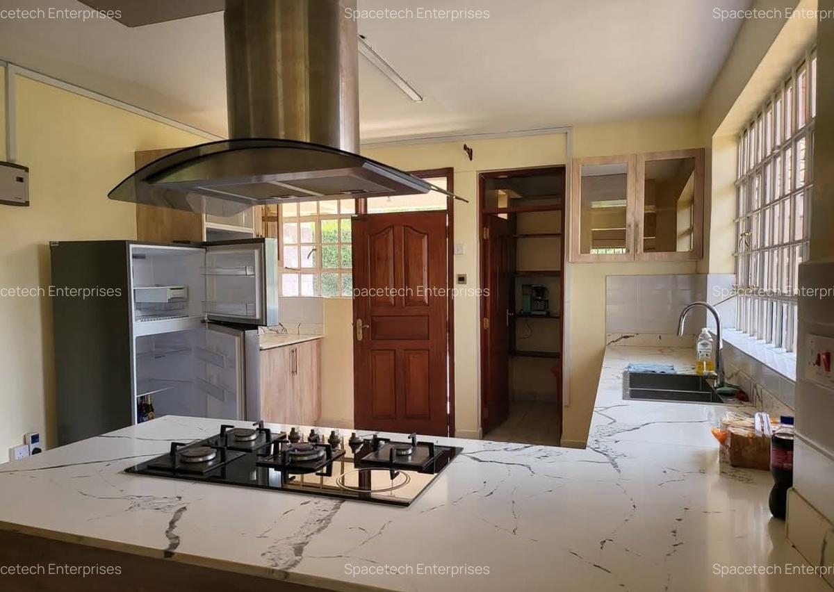 5 Bed House with En Suite in Runda - 9
