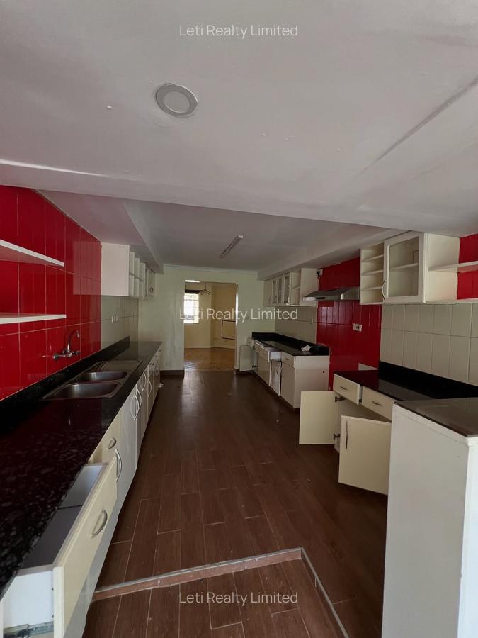 5 Bed Townhouse with En Suite in Lavington - 5