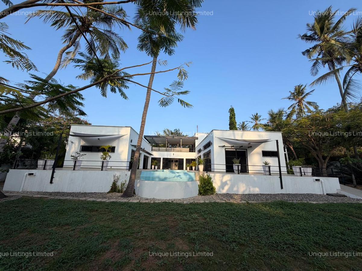 4 Bed House with En Suite in Watamu - 1