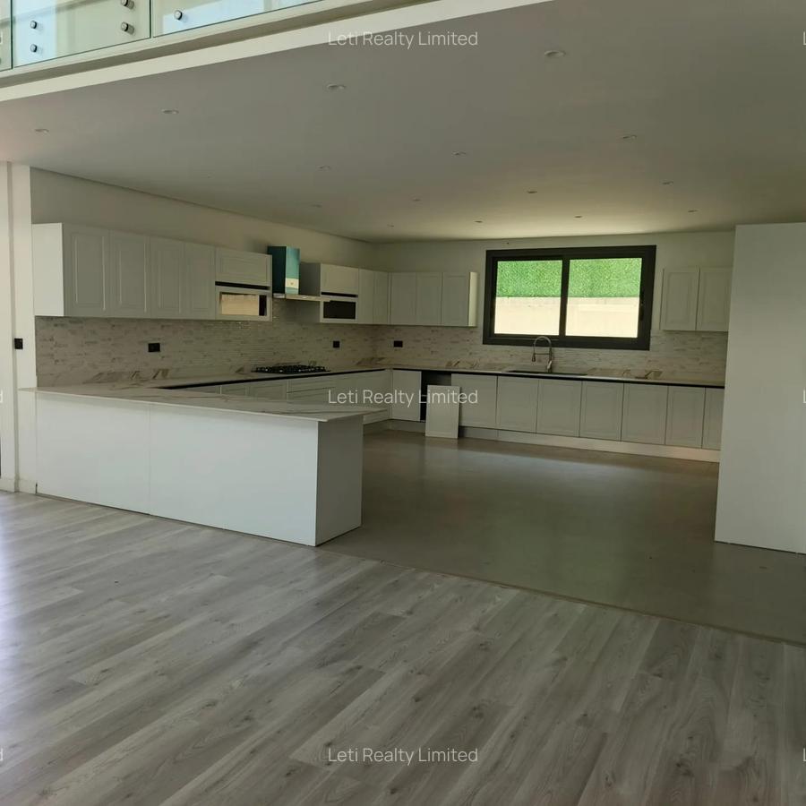 5 Bed Townhouse with En Suite in Lavington - 5