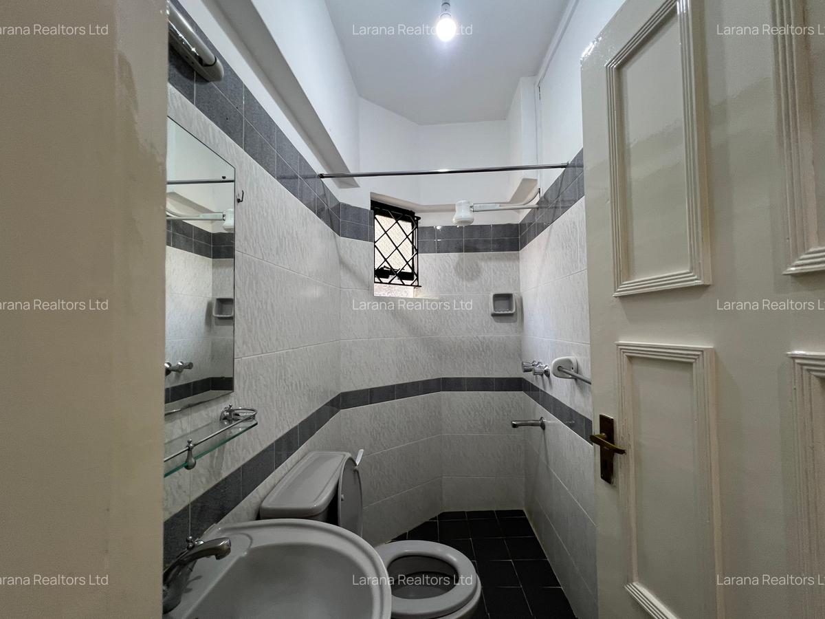 4 Bed Townhouse with En Suite at Brookside - 10