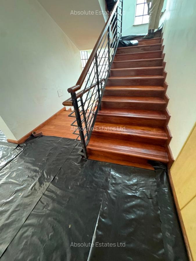 5 Bed Townhouse with En Suite in Lavington - 9