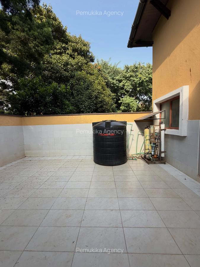 5 Bed Townhouse with En Suite in Runda - 12