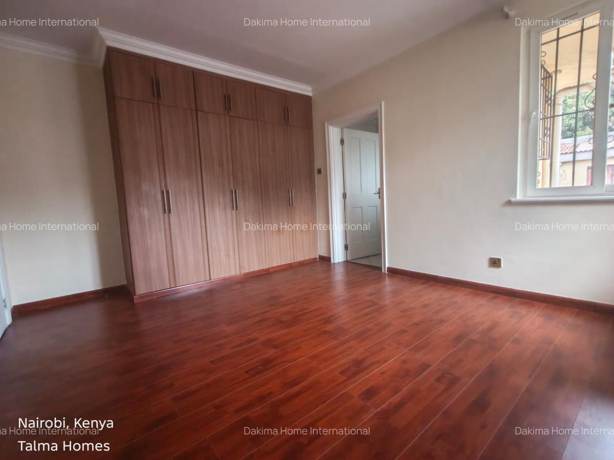 4 Bed Townhouse with En Suite in Brookside - 11