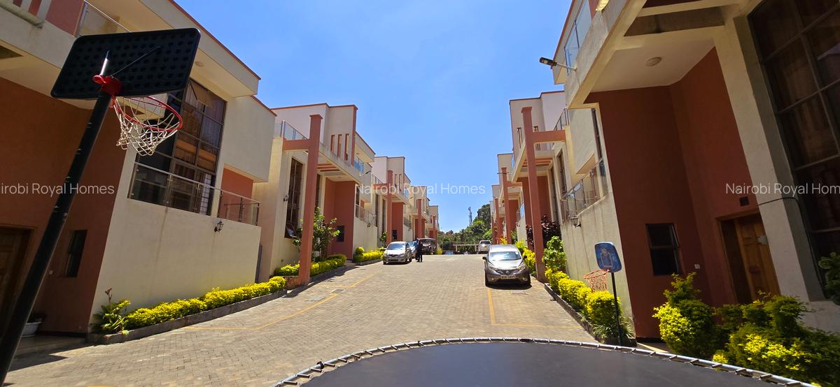 5 Bed Townhouse with En Suite at Lavington Road - 2