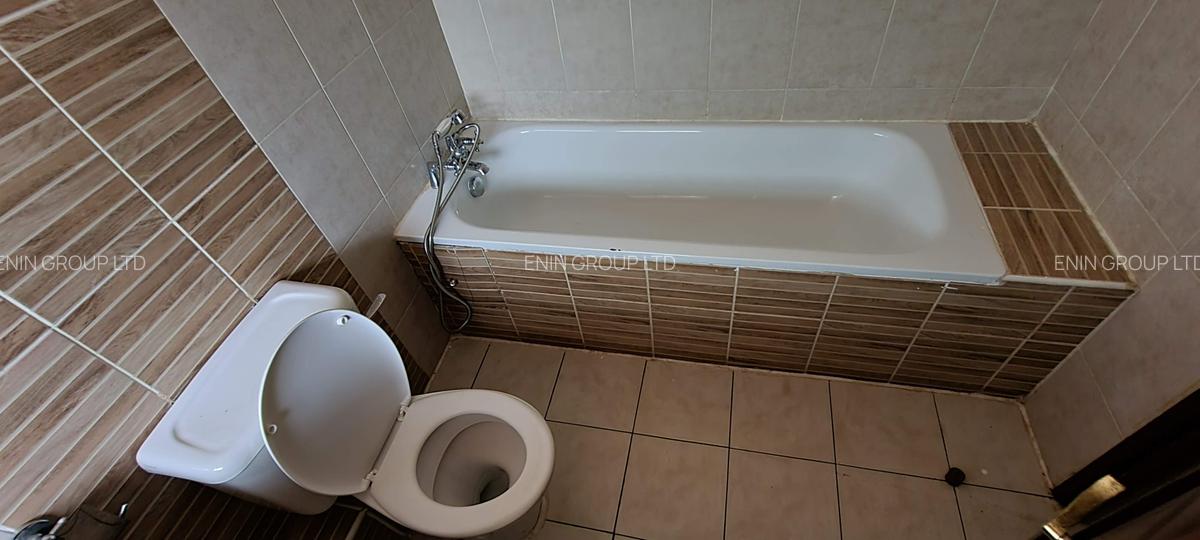 5 Bed Townhouse with En Suite at Lone Tree - 16
