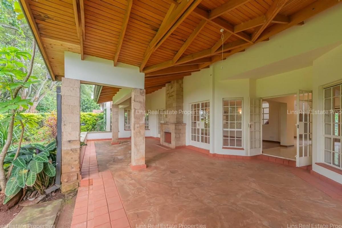 5 Bed Townhouse with En Suite in Rosslyn - 2