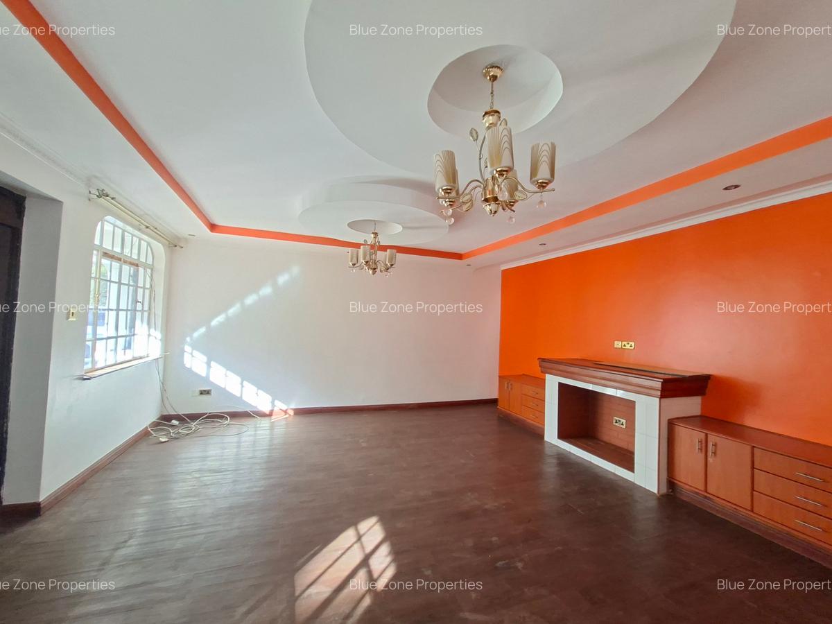 5 Bed House with En Suite at Close To Un - 5