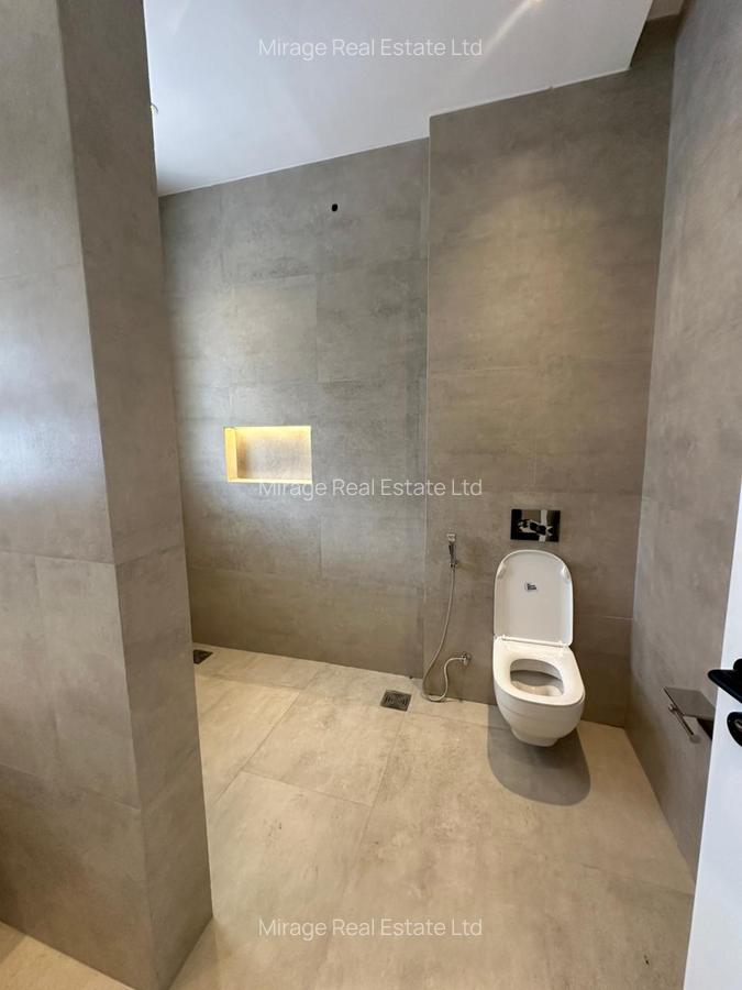 5 Bed Townhouse with En Suite in Lavington - 18