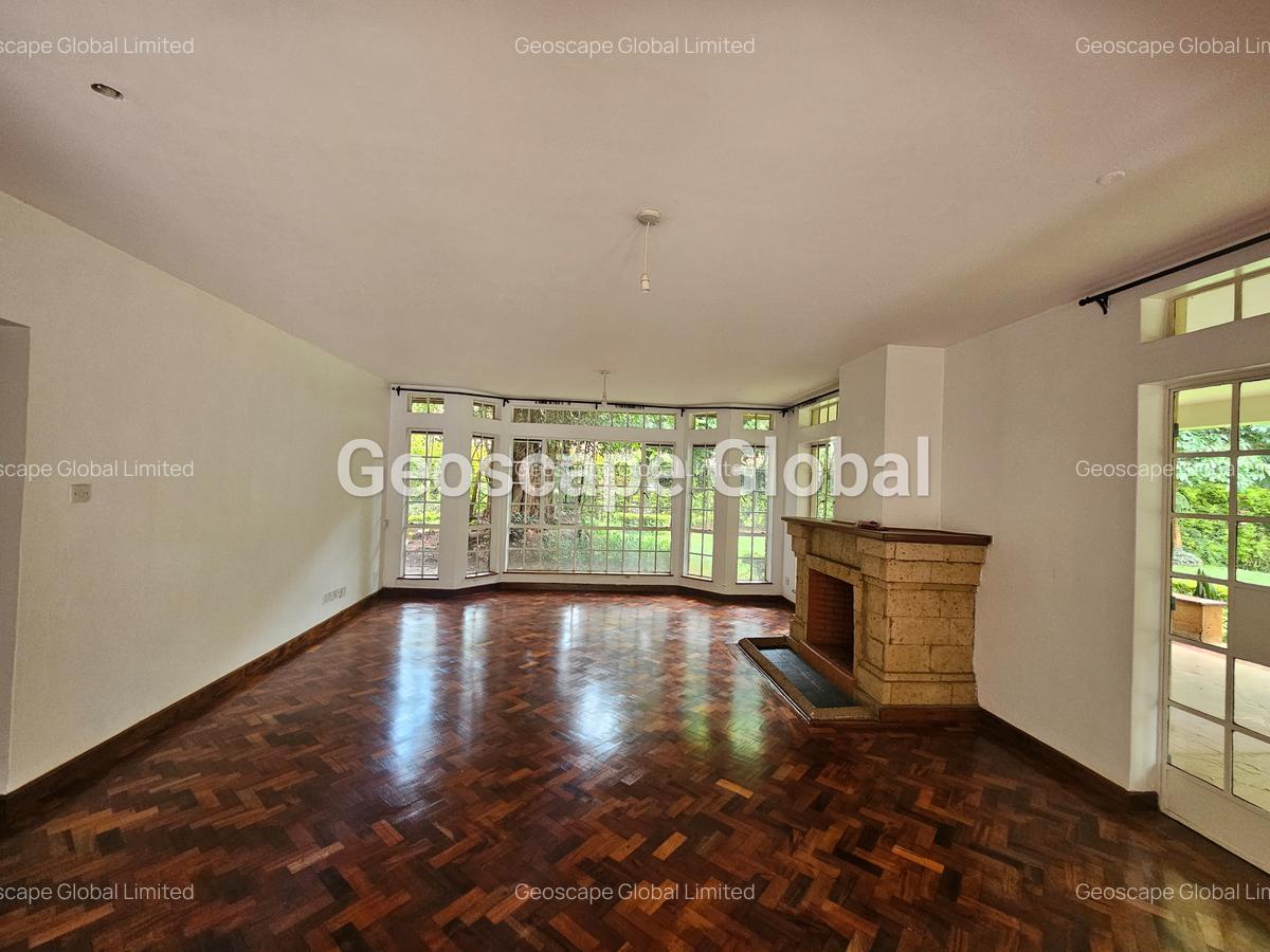 5 Bed House with En Suite in Rosslyn - 10