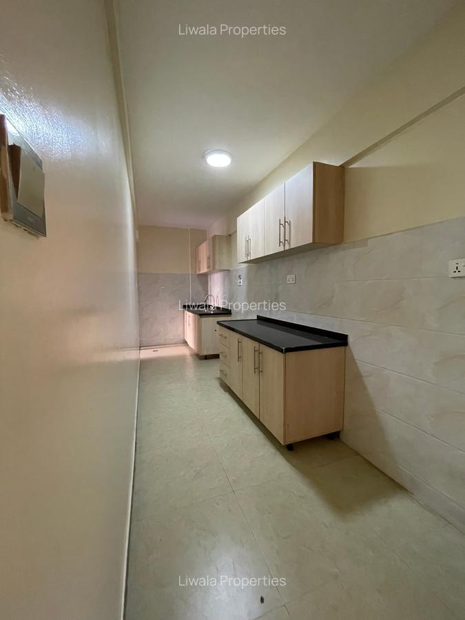 3 Bed Apartment with En Suite at Dennis Pritt Road - 10