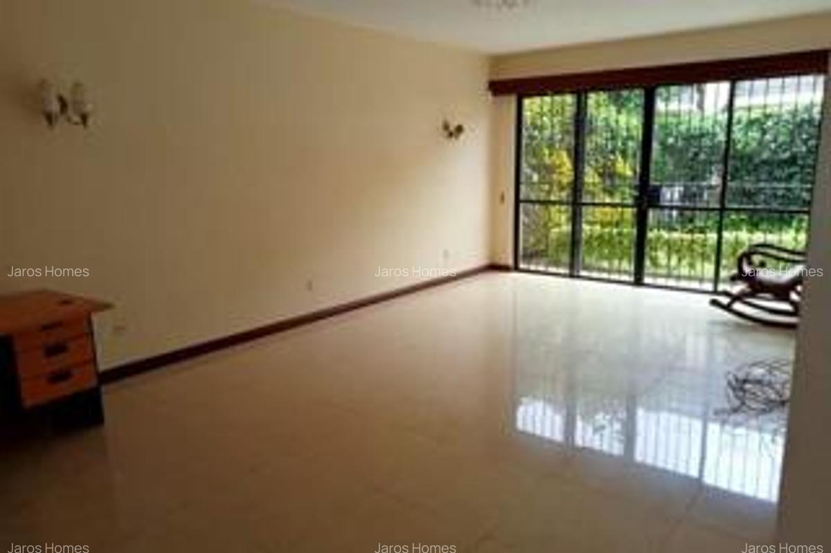 4 Bed Townhouse with En Suite at Grevellea - 9