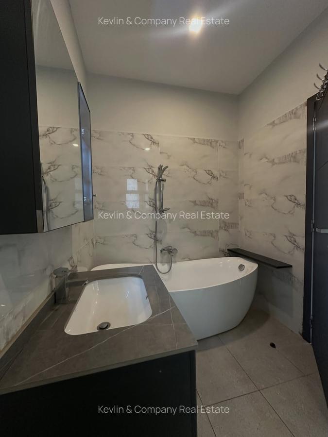 3 Bed Apartment with En Suite in Riverside - 9