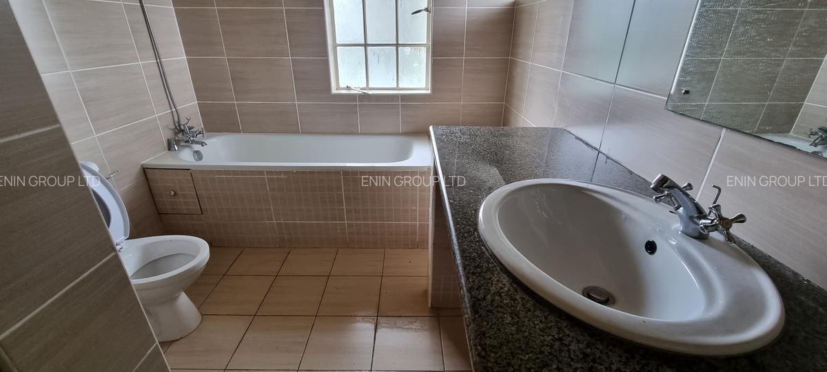 5 Bed Townhouse with En Suite at Lone Tree - 10