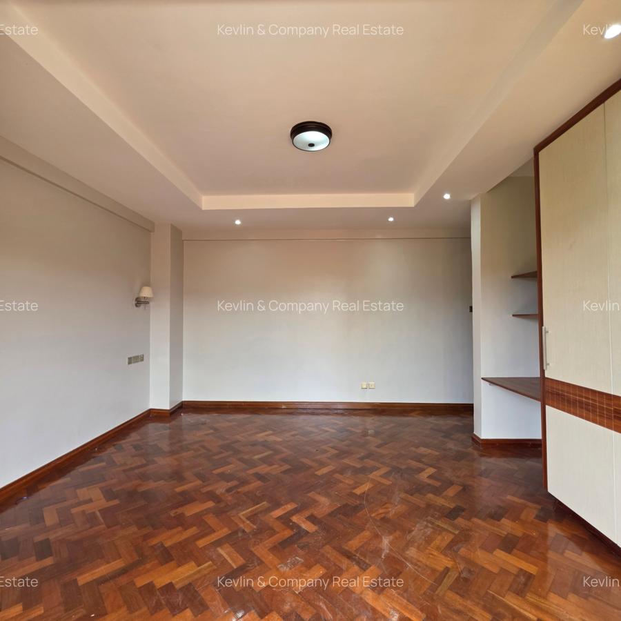 4 Bed Apartment with En Suite in Riverside - 14