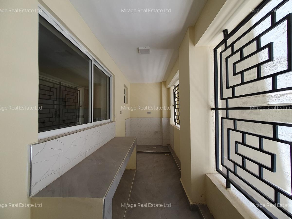 4 Bed Apartment with En Suite in Parklands - 11