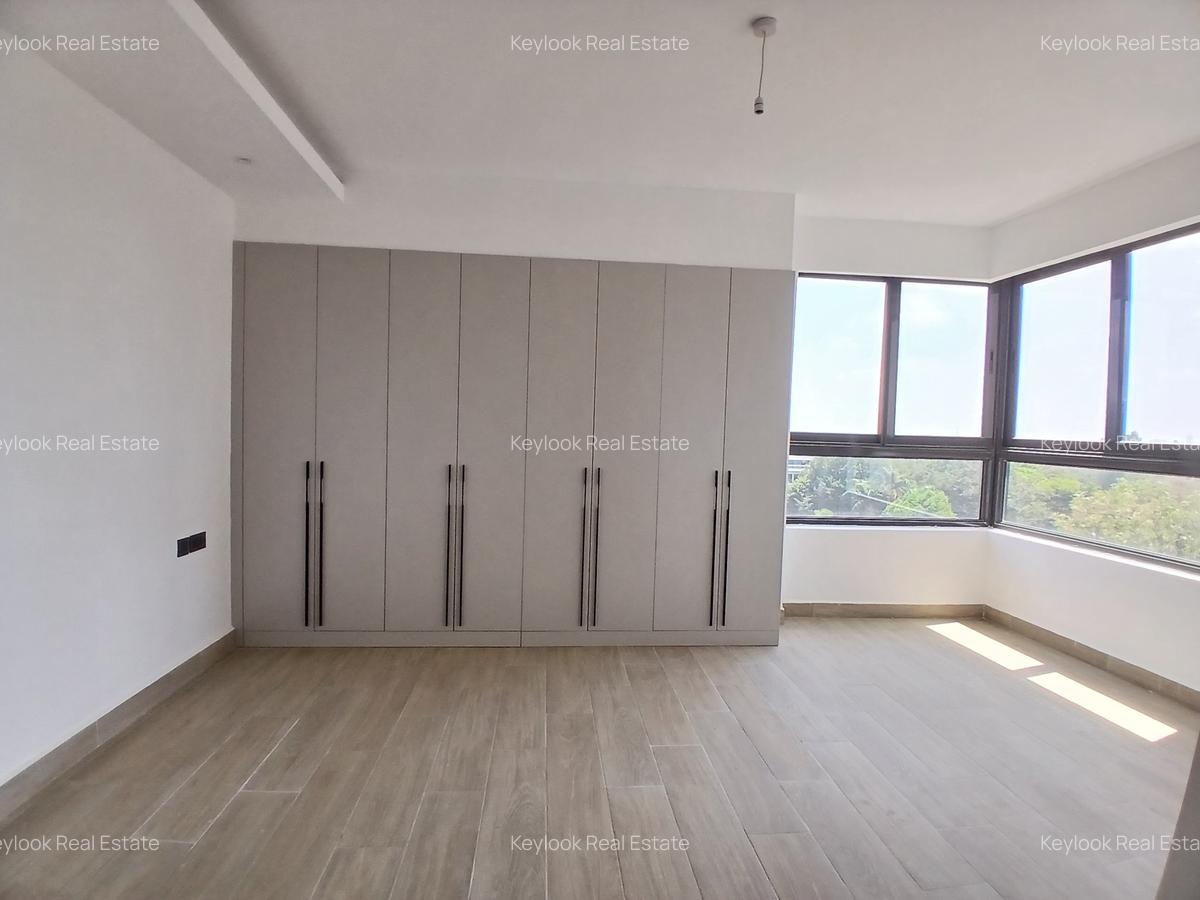 3 Bed Apartment with En Suite at Riverside Drive - 4