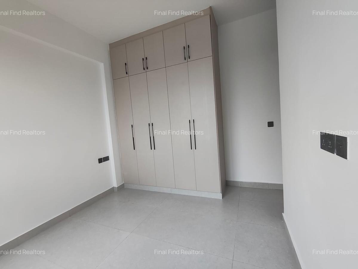 3 Bed Apartment with En Suite in Brookside - 2