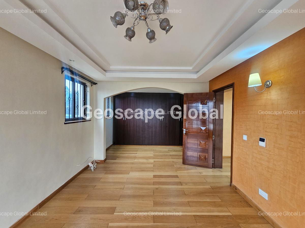 5 Bed Townhouse with En Suite in Lavington - 2