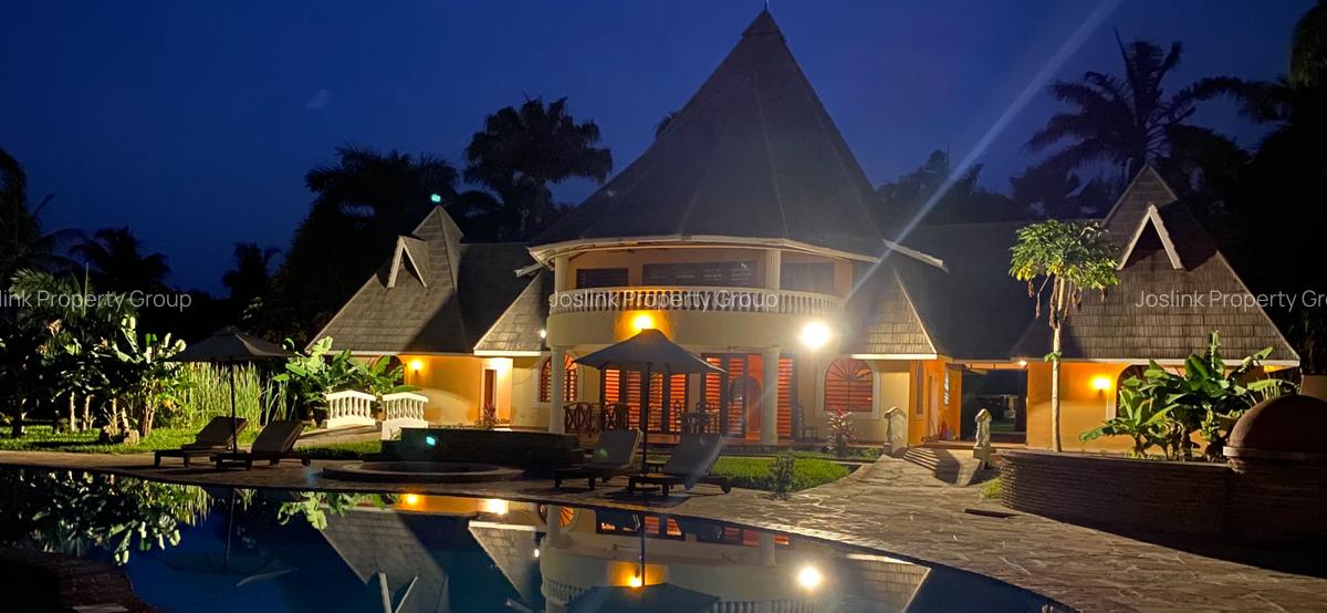 10 Bed Townhouse with En Suite at Mt Kenya - 3