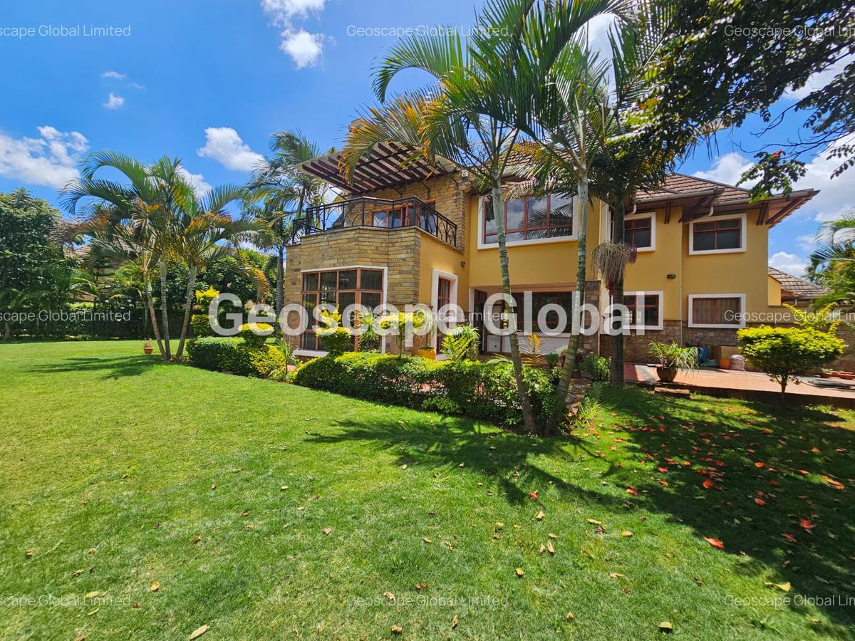 5 Bed House with En Suite in Runda - 1