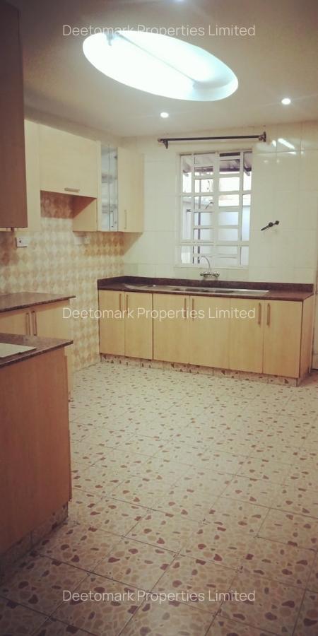 7 Bed Townhouse with En Suite at Dogunit - 9
