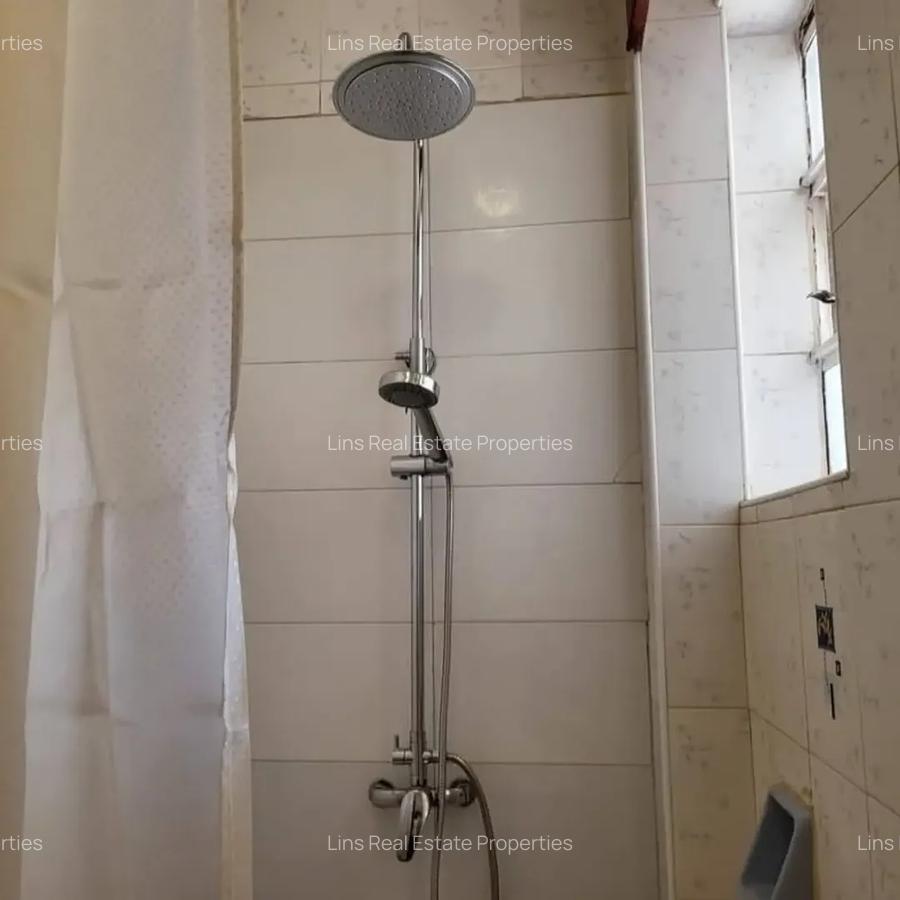 5 Bed House with En Suite in Runda - 14