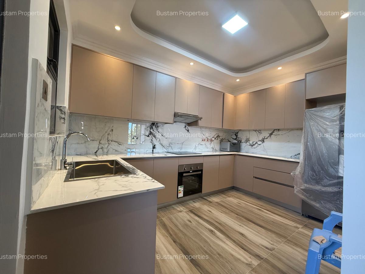 3 Bed Apartment with En Suite in Brookside - 4