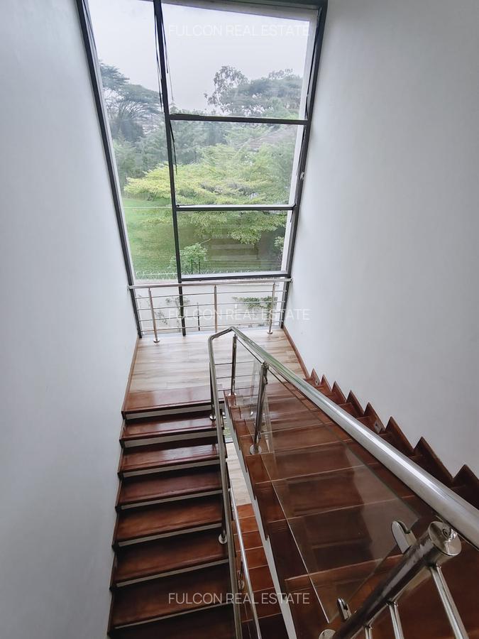 6 Bed Villa with En Suite in Lavington - 3