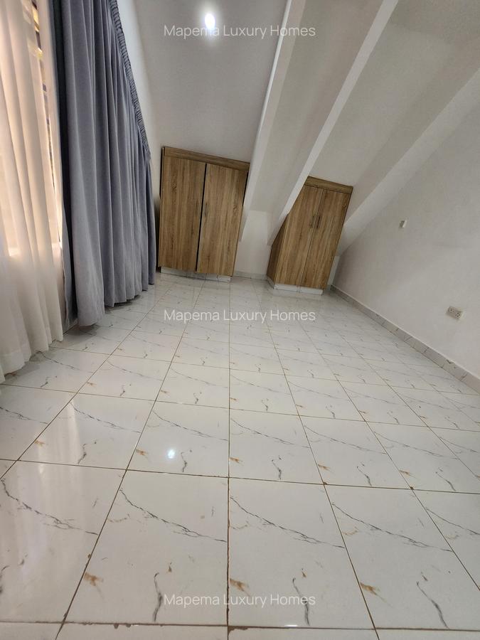 1 Bed Apartment with En Suite at Rhino Park - 2