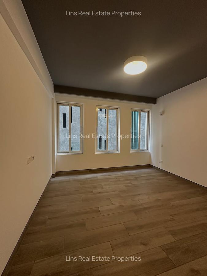 Serviced 2 Bed Apartment with En Suite in Kilimani - 11