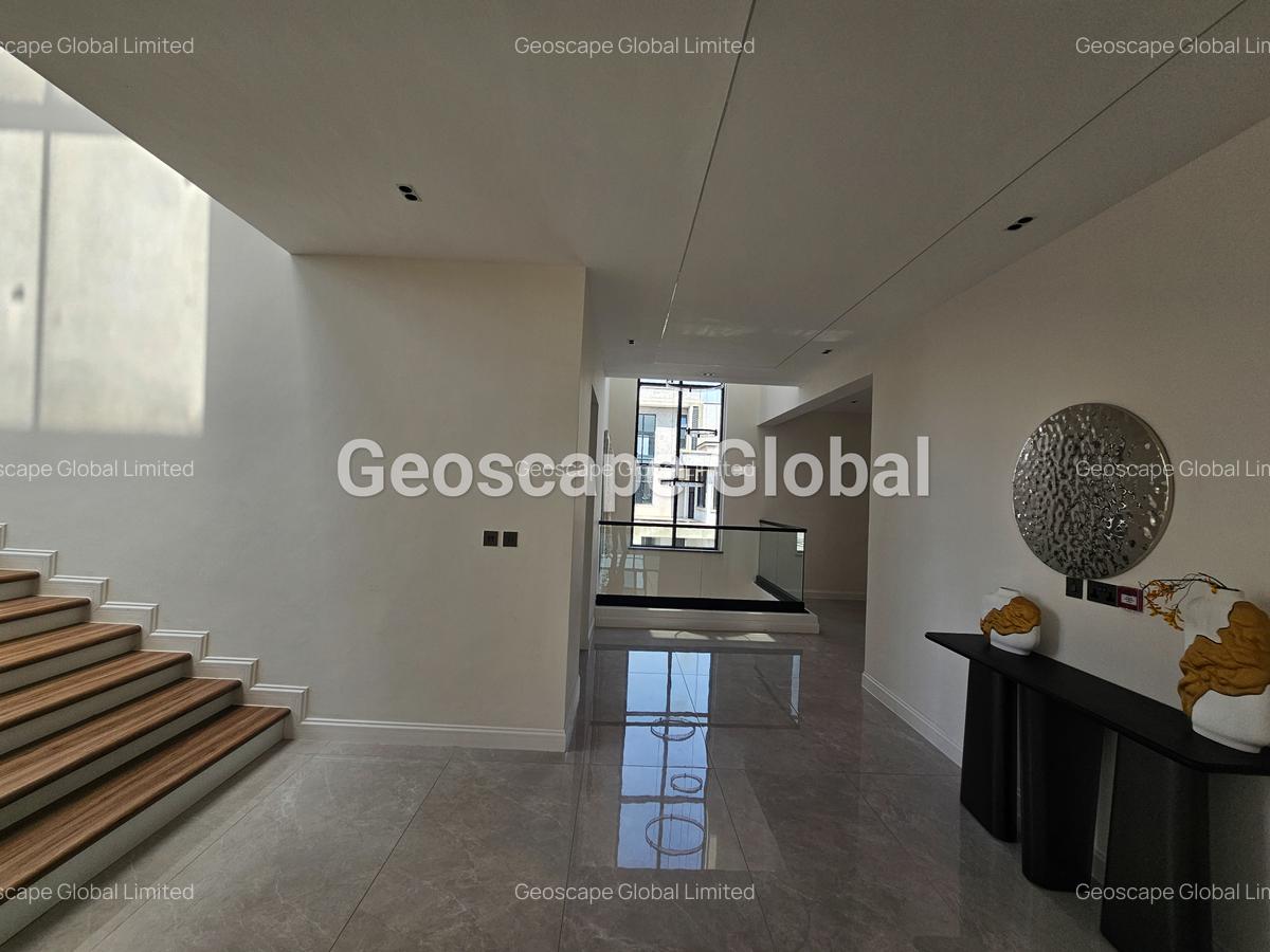 5 Bed House with En Suite in Runda - 4