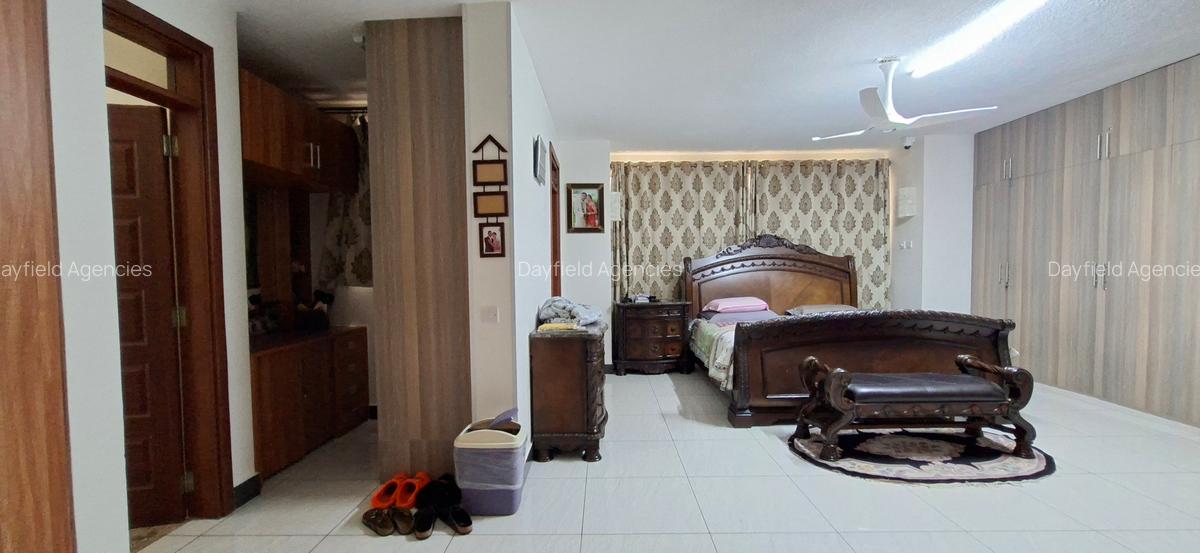 5 Bed House with En Suite in Lavington - 14