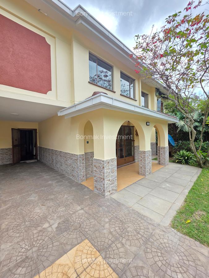 4 Bed Townhouse with En Suite at Lavington - 3