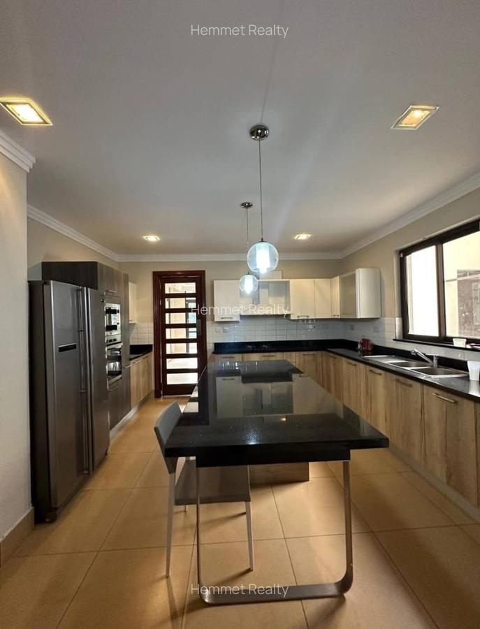 5 Bed Townhouse with En Suite in Karen - 8