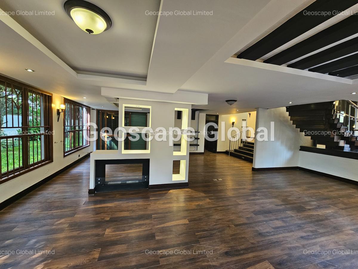 4 Bed Apartment with En Suite in Riverside - 2