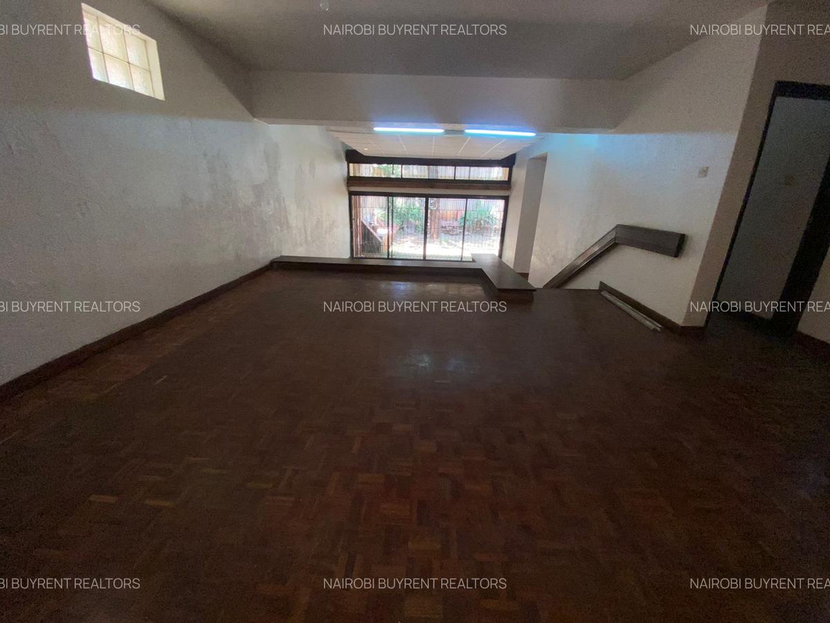 5 Bed Townhouse with En Suite in Westlands Area - 9