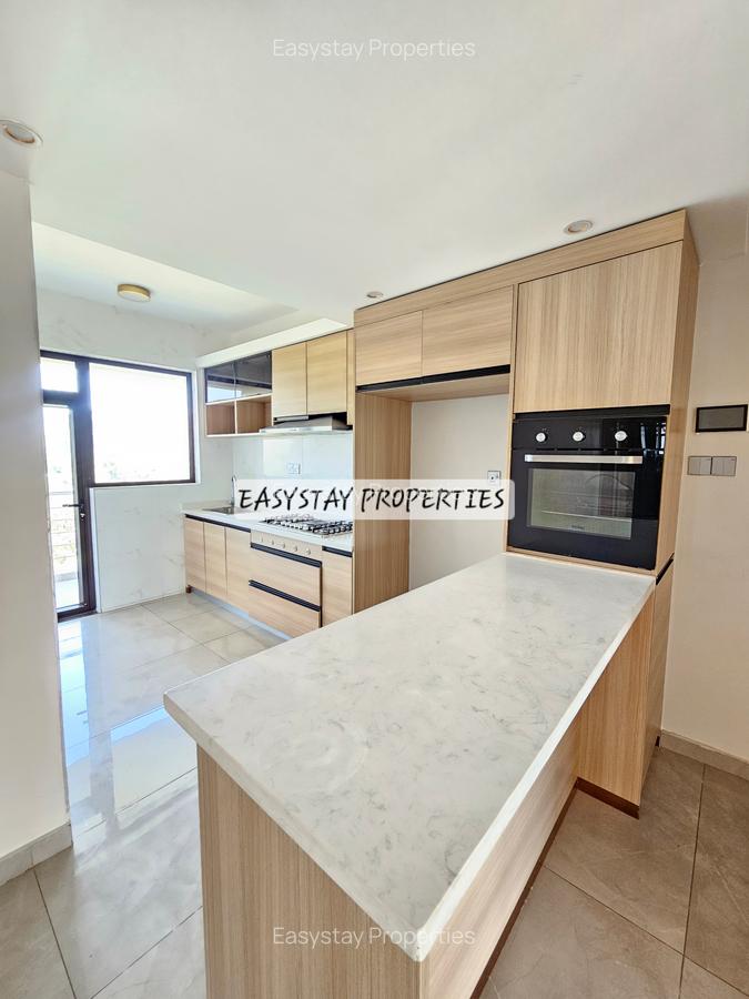 3 Bed Apartment with En Suite in Riverside - 3