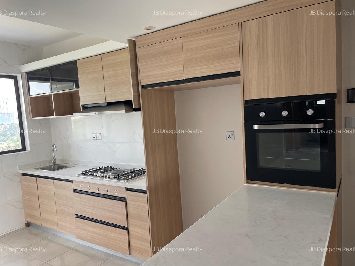 3 Bed Apartment with En Suite in Riverside - 2