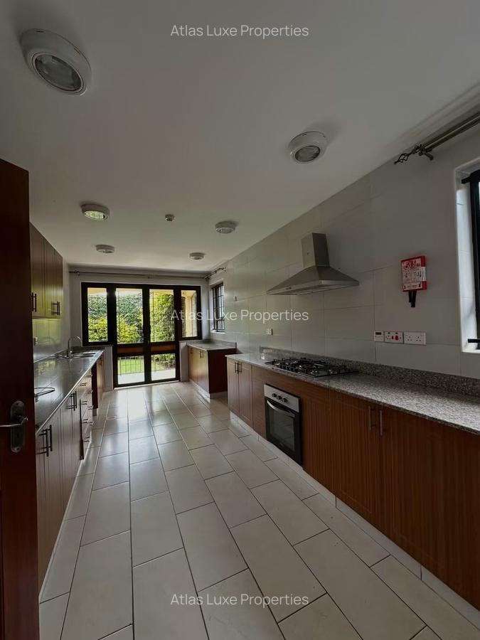 5 Bed Townhouse with En Suite at 0Ld Runda - 3
