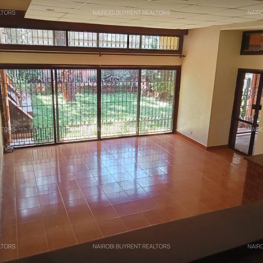 5 Bed Townhouse with En Suite in Westlands Area - 2
