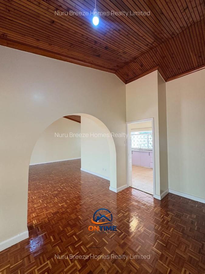 4 Bed House with En Suite in Rosslyn - 9