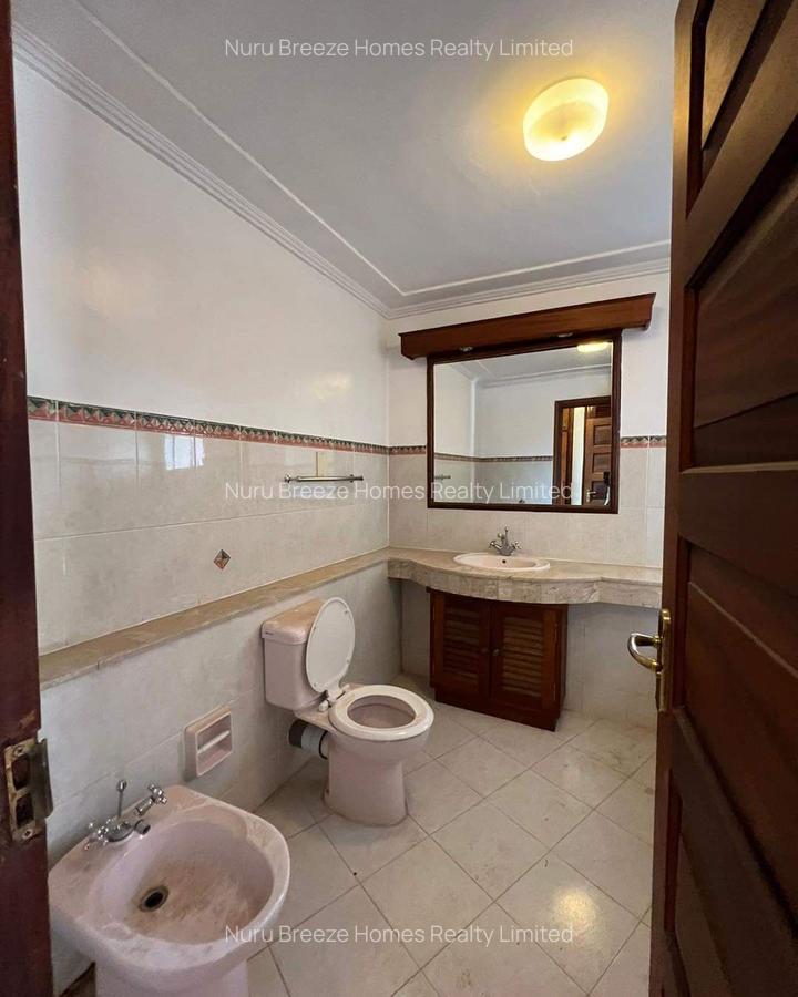 2 Bed Apartment with En Suite in Brookside - 7