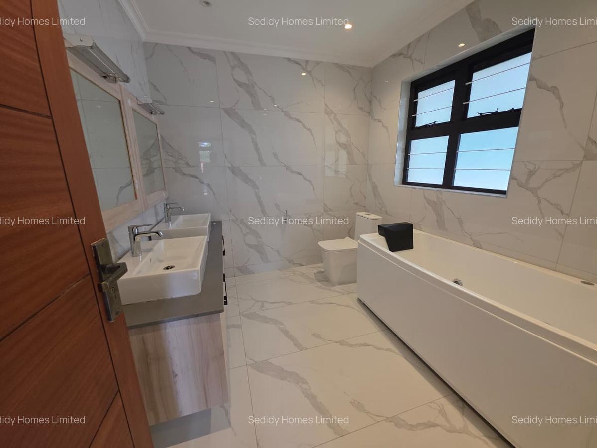 6 Bed House with En Suite in Runda - 18
