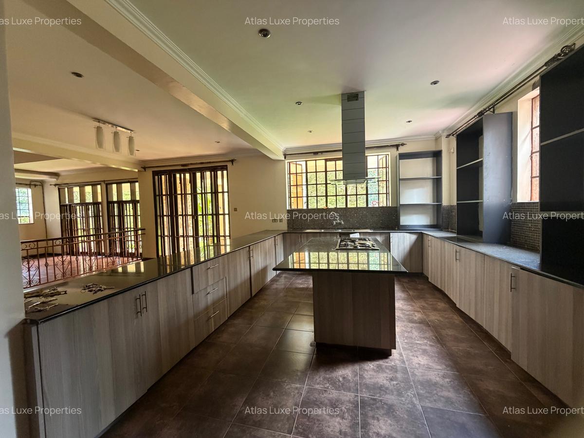 4 Bed Townhouse with En Suite at Rosslyn - 3