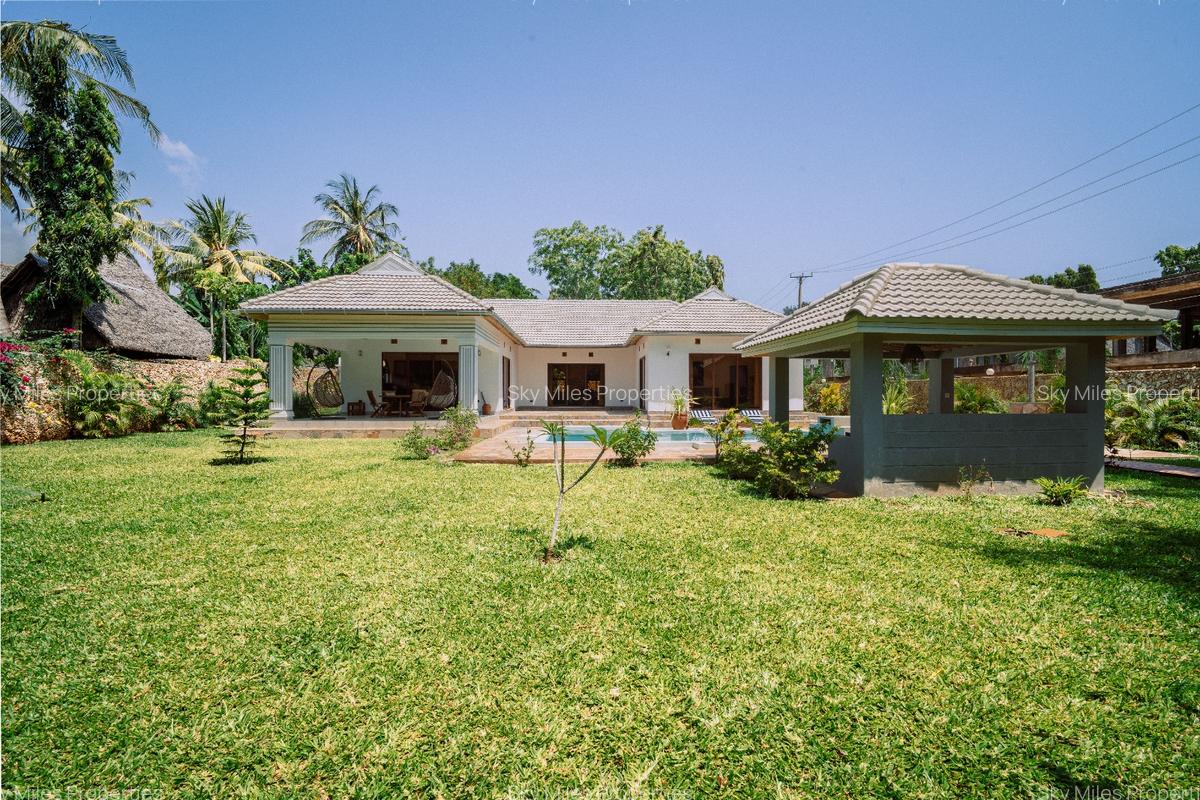 3 Bed Villa with En Suite at La-Marina - 11